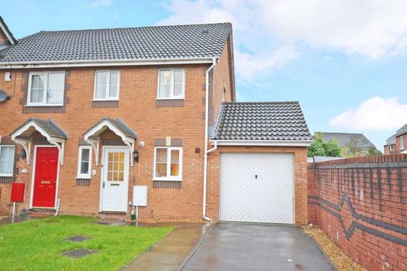 2 Bedroom End of Ter...